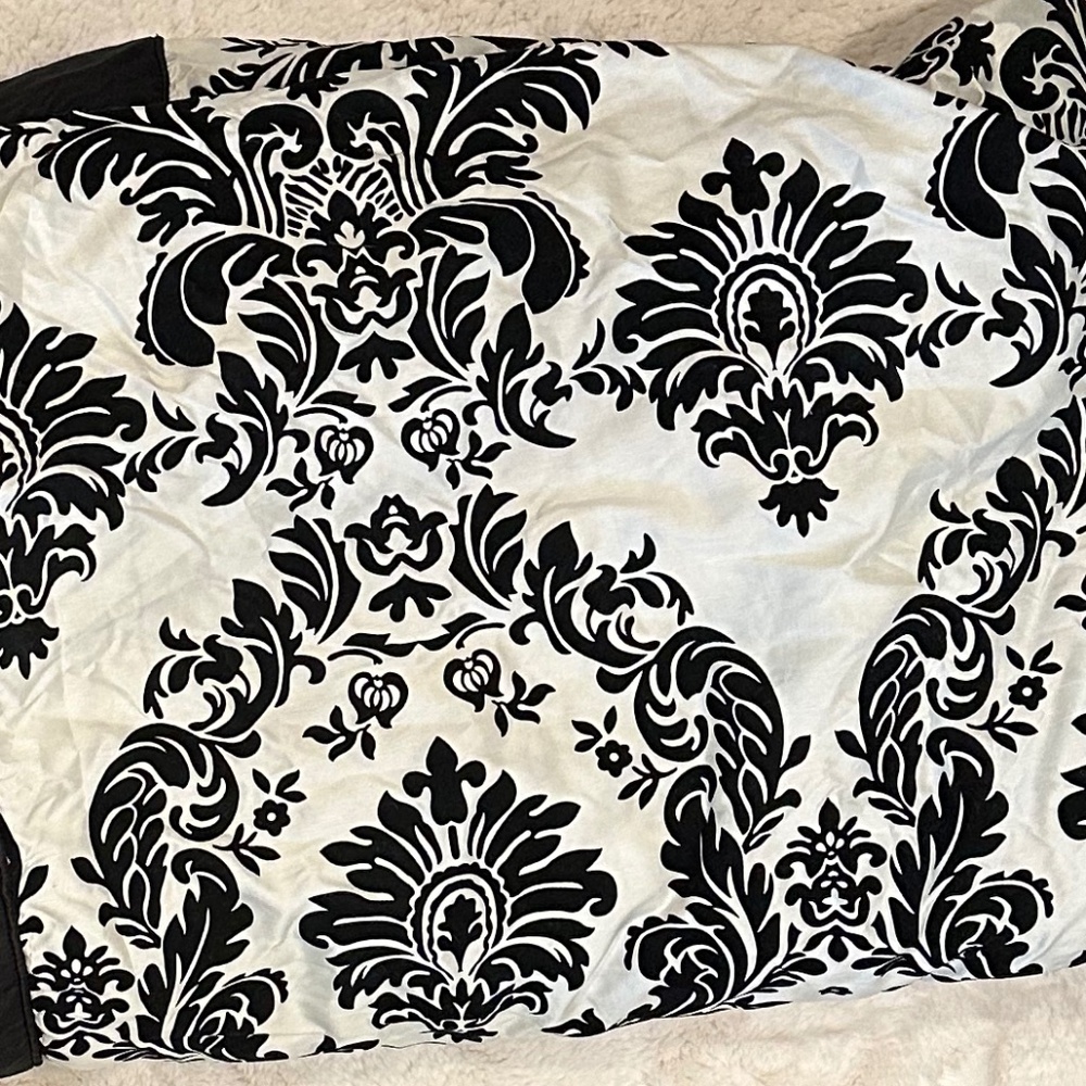 Satin Queen Size Luxurious Comforter Fleur-de-lis Pattern no brand